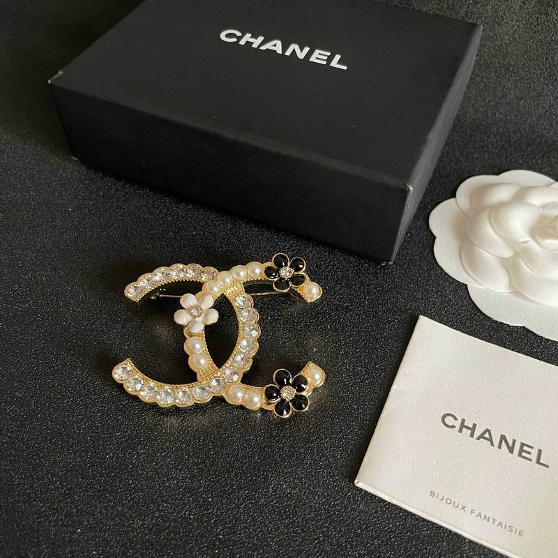 Chanel Brooch 06yxs54